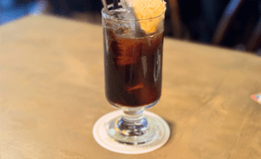 アイスコーヒーとコースター